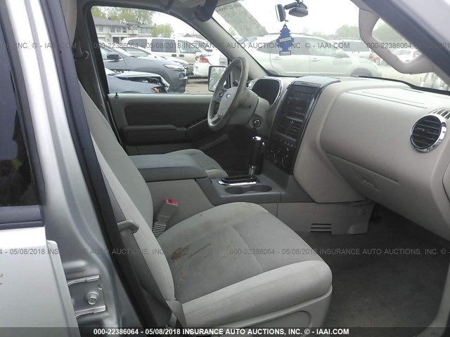 1FMEU73E16UA63793 - 2006 FORD EXPLORER XLT SILVER photo 5