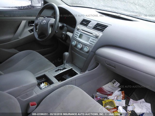 4T4BE46K18R022458 - 2008 TOYOTA CAMRY CE/LE/XLE/SE WHITE photo 5