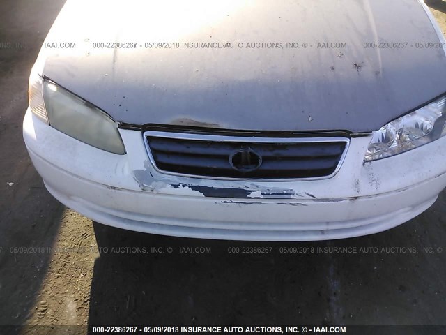 4T1BG22K61U786908 - 2001 TOYOTA CAMRY CE/LE/XLE 白色 照片 6