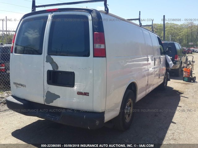 1GTFG29T631131320 - 2003 GMC SAVANA G2500 WHITE photo 4