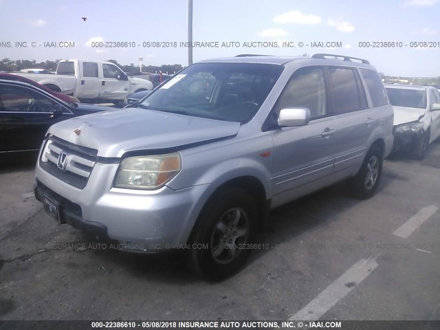 5FNYF18506B009069 - 2006 HONDA PILOT EX SILVER photo 2