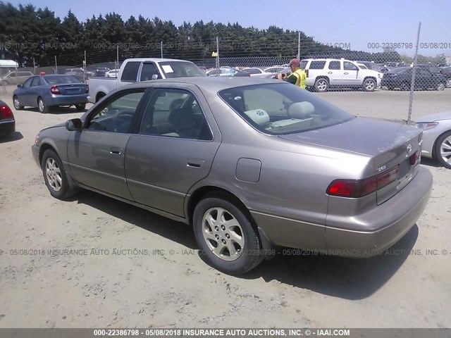 JT2BF22K8X0196032 - 1999 TOYOTA CAMRY LE/XLE GRAY photo 3