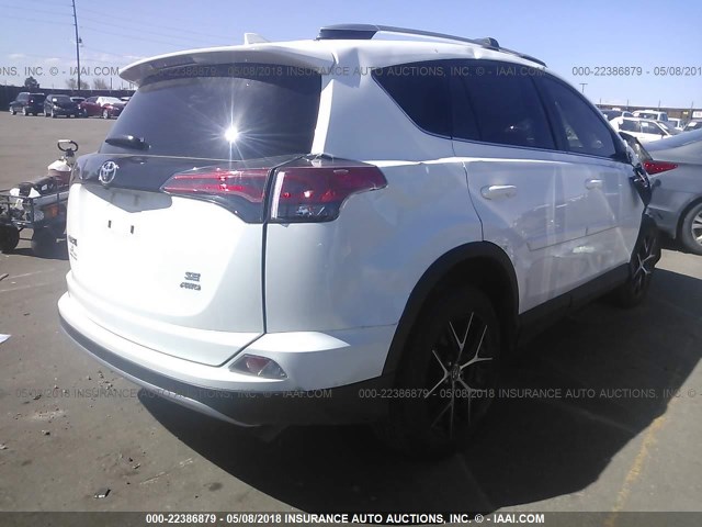 JTMJFREV1JJ720690 - 2018 TOYOTA RAV4 SE WHITE photo 4