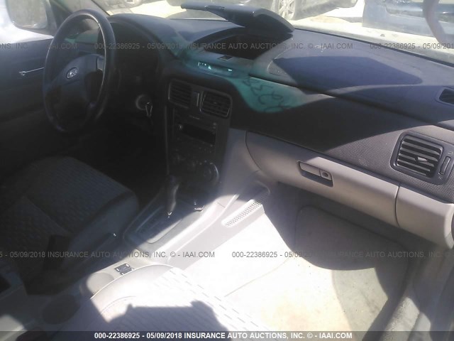 JF1SG65644H728048 - 2004 SUBARU FORESTER 2.5XS Күміс фото 5