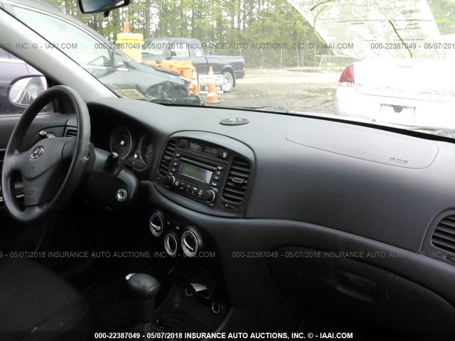 KMHCM36C97U014000 - 2007 HYUNDAI ACCENT GS SILVER photo 5