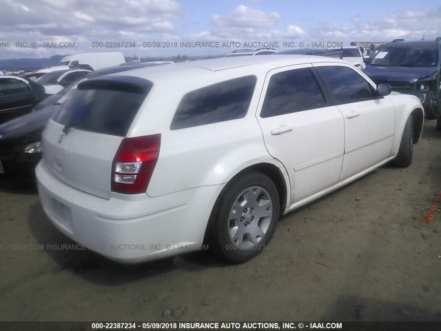 2D8FV47T66H286834 - 2006 DODGE MAGNUM SE WHITE photo 4