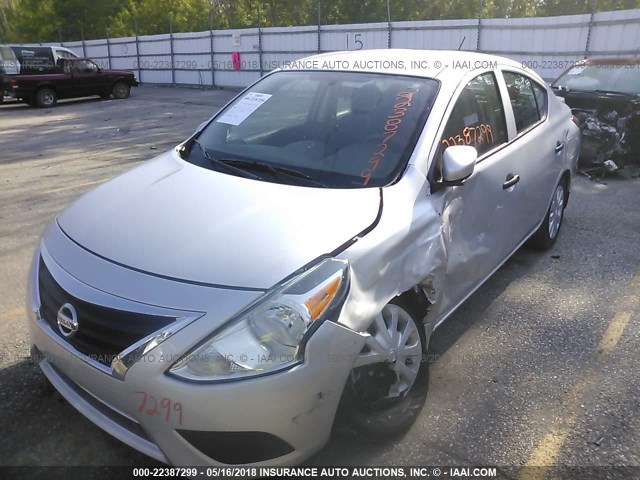 3N1CN7APXHL850996 - 2017 NISSAN VERSA S/S PLUS/SV/SL SILVER photo 2