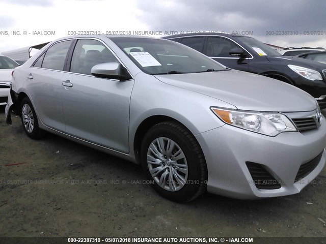 4T1BF1FK8DU688944 - 2013 TOYOTA CAMRY L/SE/LE/XLE Gümüş foto 1