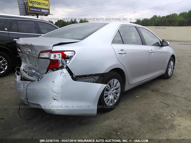 4T1BF1FK8DU688944 - 2013 TOYOTA CAMRY L/SE/LE/XLE Gümüş foto 4