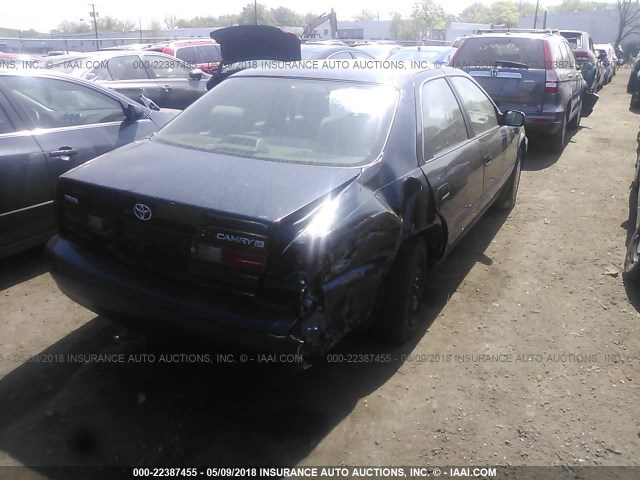 4T1BG22KXVU145315 - 1997 TOYOTA CAMRY CE/LE/XLE BLACK photo 4