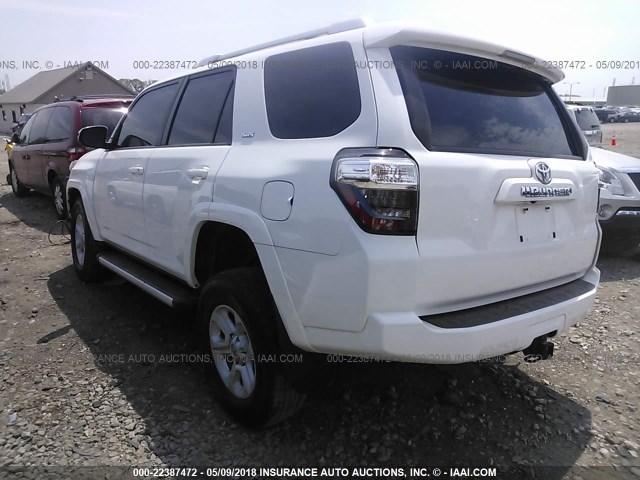 JTEBU5JR1G5310609 - 2016 TOYOTA 4RUNNER SR5 PREM/LTDL/TRAIL/TRD WHITE photo 3