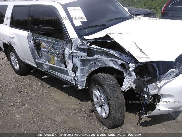 JTEBU5JR1G5310609 - 2016 TOYOTA 4RUNNER SR5 PREM/LTDL/TRAIL/TRD WHITE photo 6