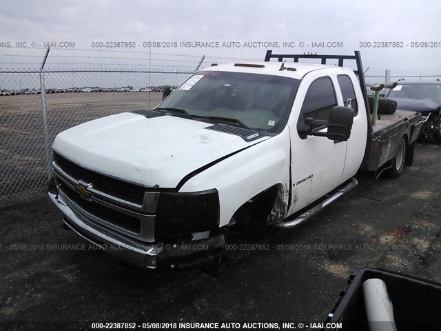 1GBJK39618E132601 - 2008 CHEVROLET SILVERADO K3500 WHITE photo 2