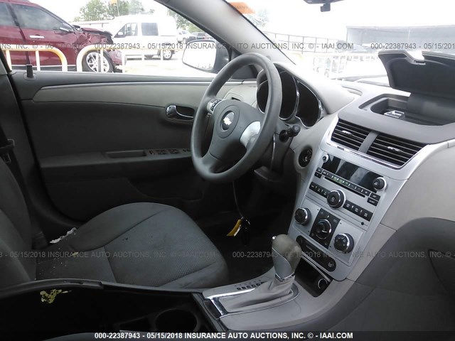 1G1ZB5EB1AF229920 - 2010 CHEVROLET MALIBU LS 白色 照片 5