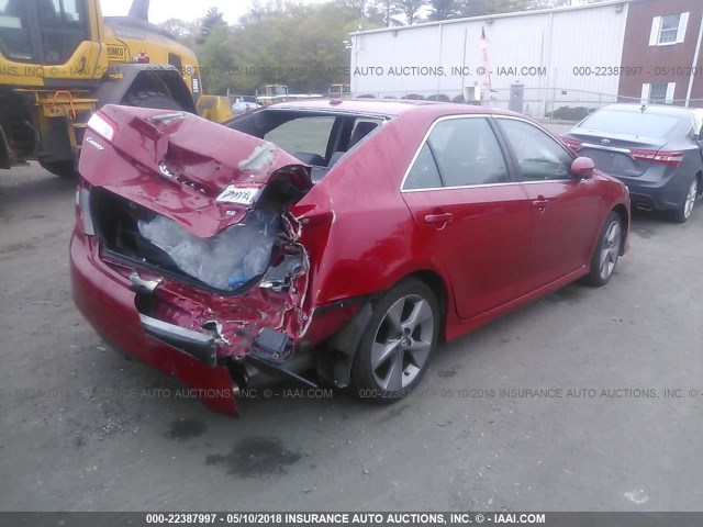 4T1BK1FKXDU533677 - 2013 TOYOTA CAMRY SE/XLE RED photo 4