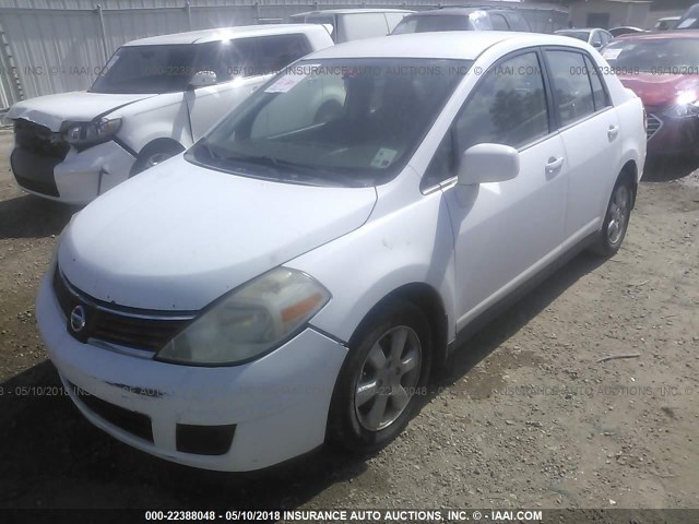 3N1BC11E37L441346 - 2007 NISSAN VERSA S/SL WHITE photo 2