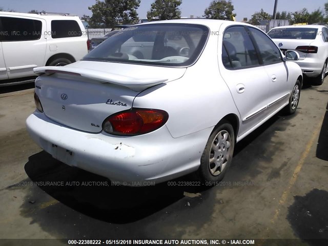 KMHJF35F0YU941983 - 2000 HYUNDAI ELANTRA GLS WHITE photo 4