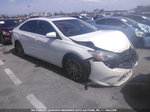 4T1BF1FK0GU144670 - 2016 TOYOTA CAMRY LE/XLE/SE/XSE WHITE photo 1