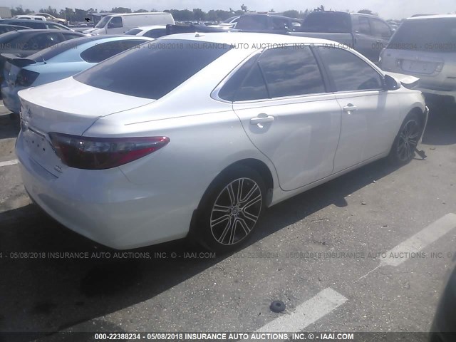 4T1BF1FK0GU144670 - 2016 TOYOTA CAMRY LE/XLE/SE/XSE WHITE photo 4
