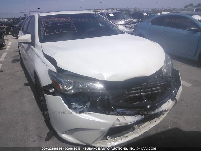 4T1BF1FK0GU144670 - 2016 TOYOTA CAMRY LE/XLE/SE/XSE WHITE photo 6