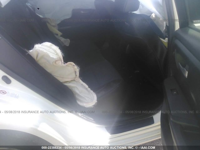 4T1BF1FK0GU144670 - 2016 TOYOTA CAMRY LE/XLE/SE/XSE WHITE photo 8