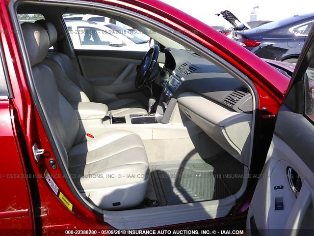 4T4BF3EK1AR074865 - 2010 TOYOTA CAMRY SE/LE/XLE RED photo 5