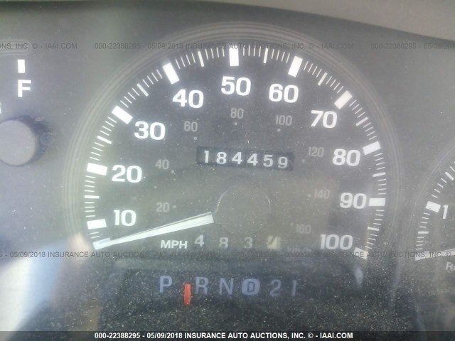 5LMPU28L6WLJ48697 - 1998 LINCOLN NAVIGATOR 银色 照片 7