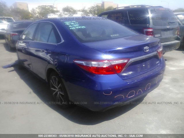 4T1BF1FK7GU568069 - 2016 TOYOTA CAMRY LE/XLE/SE/XSE BLUE photo 3