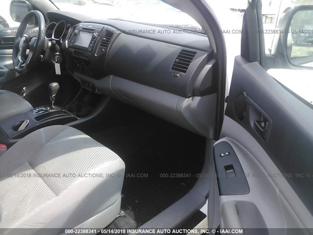 5TFJX4GN8DX018672 - 2013 TOYOTA TACOMA DOUBLE CAB თეთრი ფოტო 5