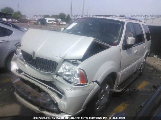 5LMFU28515LJ15604 - 2005 LINCOLN NAVIGATOR WHITE photo 2