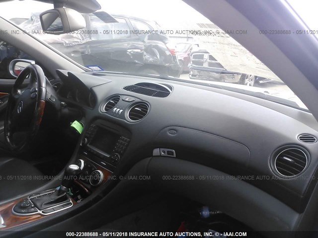 WDBSK75F75F092591 - 2005 MERCEDES-BENZ SL 500 银色 照片 5