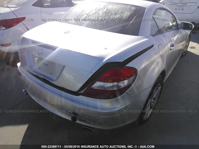 WDBWK54F97F139470 - 2007 MERCEDES-BENZ SLK 280 SILVER photo 4