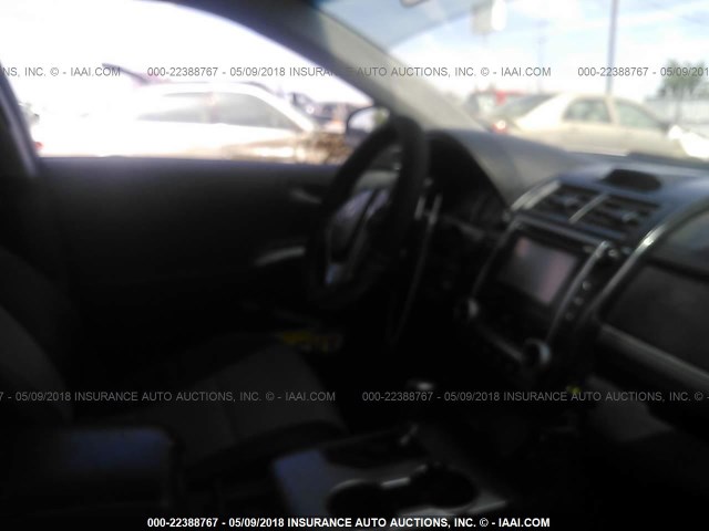 4T1BF1FK6CU532755 - 2012 TOYOTA CAMRY SE/LE/XLE 白色 照片 5