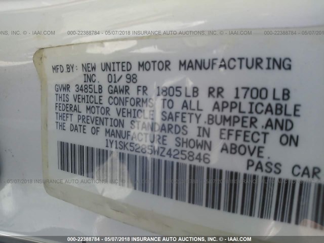 1Y1SK5285WZ425846 - 1998 CHEVROLET GEO PRIZM LSI WHITE photo 9