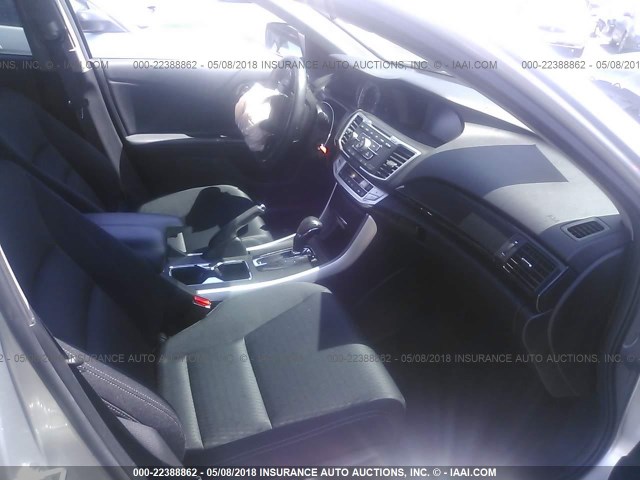 1HGCR2F50FA000067 - 2015 HONDA ACCORD SPORT 银色 照片 5
