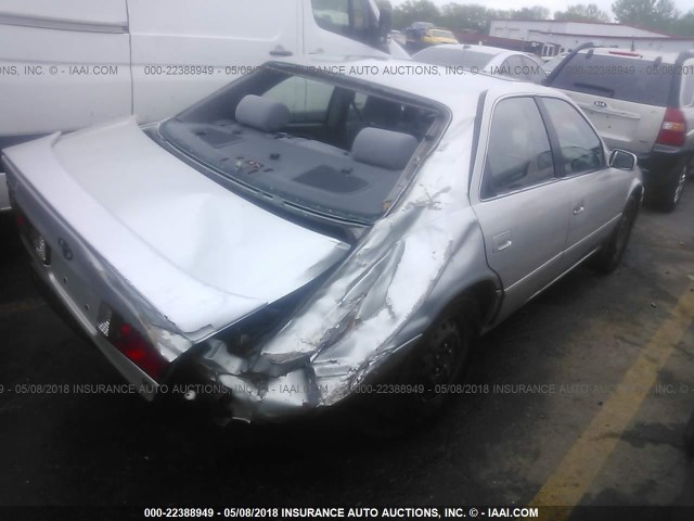 4T1BF22K6YU095732 - 2000 TOYOTA CAMRY LE/XLE Silber Foto 4