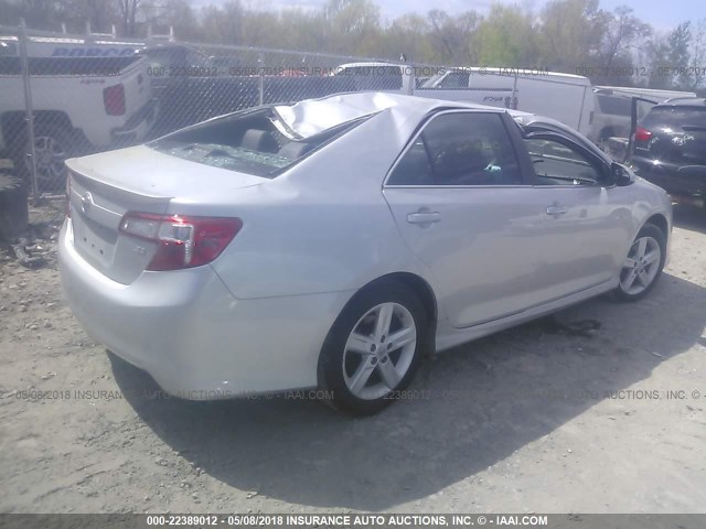 4T1BF1FK3EU420076 - 2014 TOYOTA CAMRY L/SE/LE/XLE 银色 照片 4