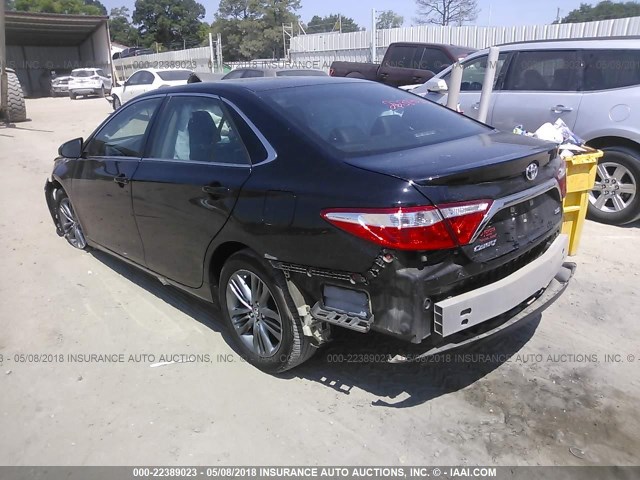 4T1BF1FK6HU391404 - 2017 TOYOTA CAMRY LE/XLE/SE/XSE BLACK photo 3
