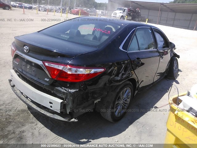 4T1BF1FK6HU391404 - 2017 TOYOTA CAMRY LE/XLE/SE/XSE BLACK photo 4