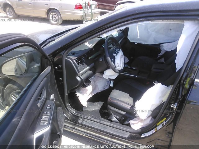 4T1BF1FK6HU391404 - 2017 TOYOTA CAMRY LE/XLE/SE/XSE BLACK photo 5