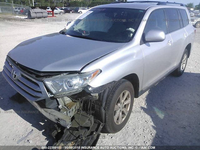 5TDZA3EH1CS022594 - 2012 TOYOTA HIGHLANDER SE SILVER photo 2