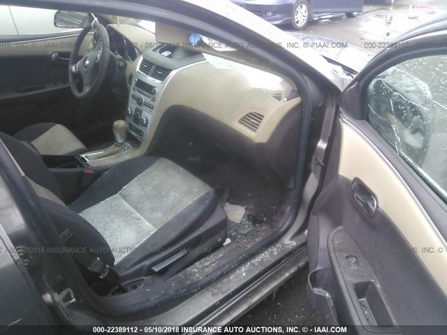 1G1ZB5E01CF238196 - 2012 CHEVROLET MALIBU LS 灰色 照片 5