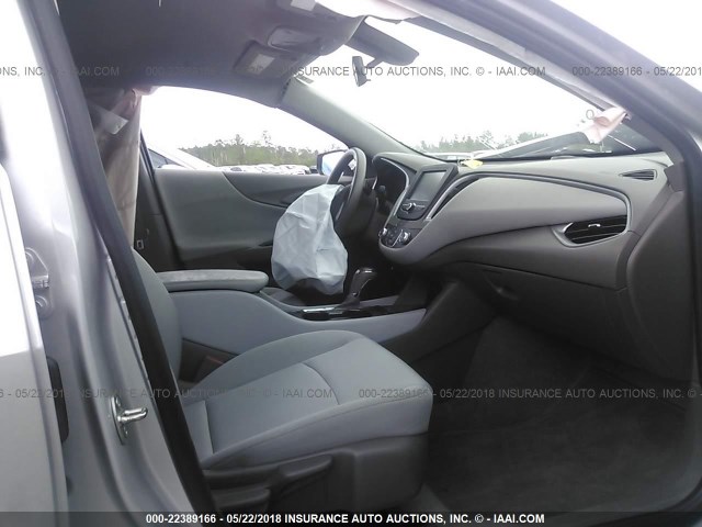 1G1ZB5ST5HF135093 - 2017 CHEVROLET MALIBU LS 银色 照片 5