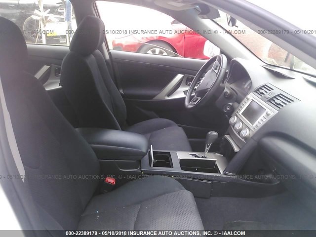 4T1BF3EK0AU558195 - 2010 TOYOTA CAMRY SE/LE/XLE 白色 照片 5