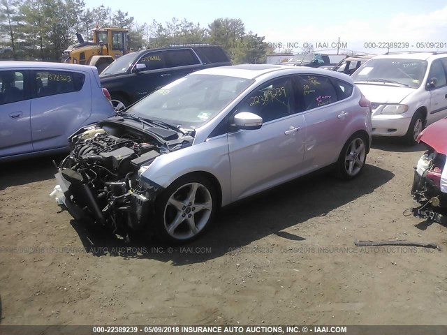 1FAHP3N2XCL297104 - 2012 FORD FOCUS TITANIUM SILVER photo 2