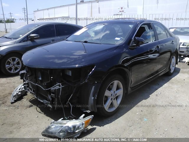 4T1BF1FKXDU233108 - 2013 TOYOTA CAMRY L/SE/LE/XLE BLACK photo 2