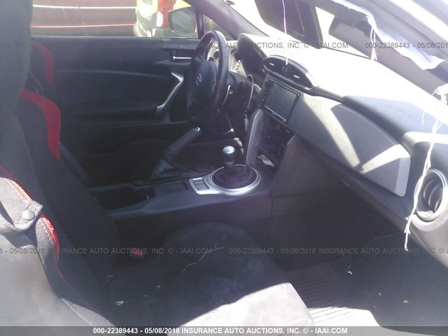 JF1ZNAA10G8704657 - 2016 TOYOTA SCION FR-S WHITE photo 5