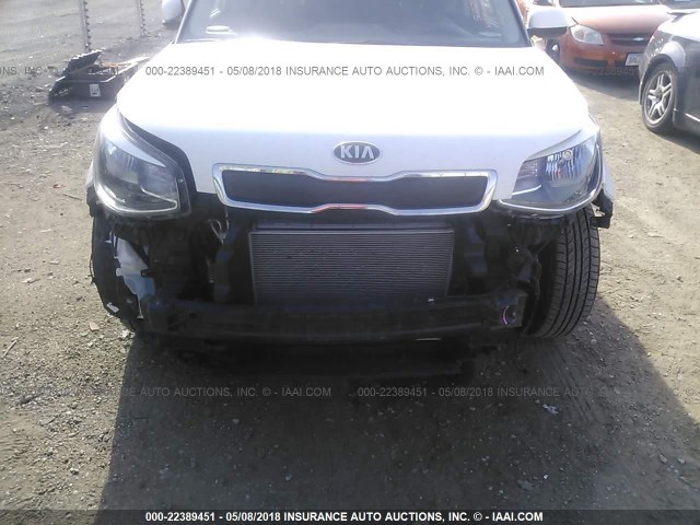 KNDJN2A2XF7173073 - 2015 KIA SOUL WHITE photo 6