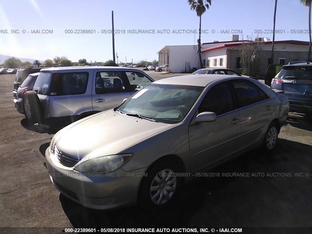 4T1BE30K45U521781 - 2005 TOYOTA CAMRY LE/XLE/SE ოქროსფერი ფოტო 2