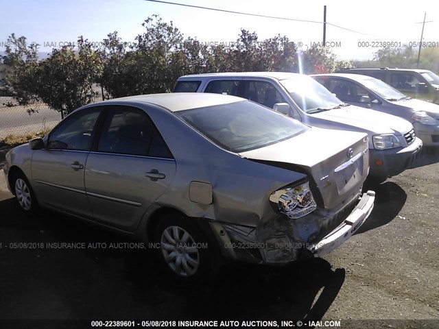 4T1BE30K45U521781 - 2005 TOYOTA CAMRY LE/XLE/SE ოქროსფერი ფოტო 3